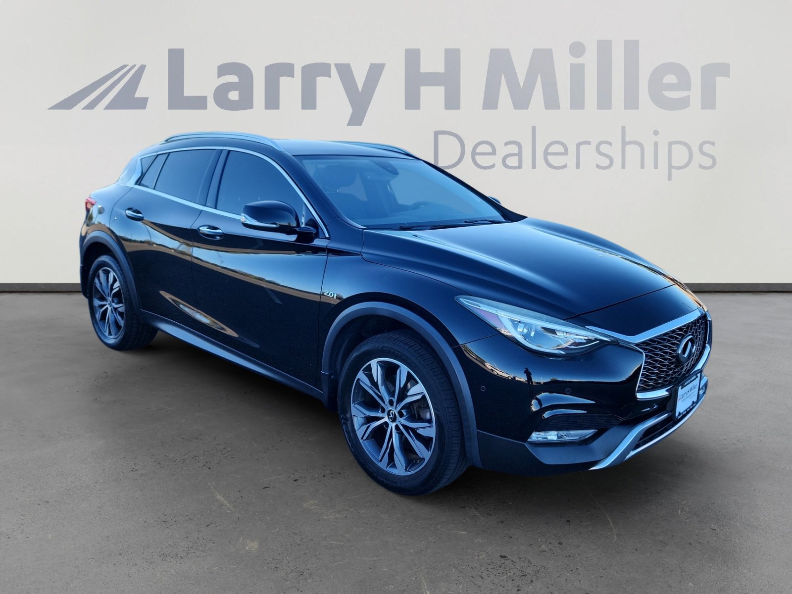 Used 2017 INFINITI QX30 Premium w/ Navigation Package image 8