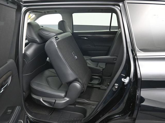 Used 2024 Toyota Highlander Platinum image 33