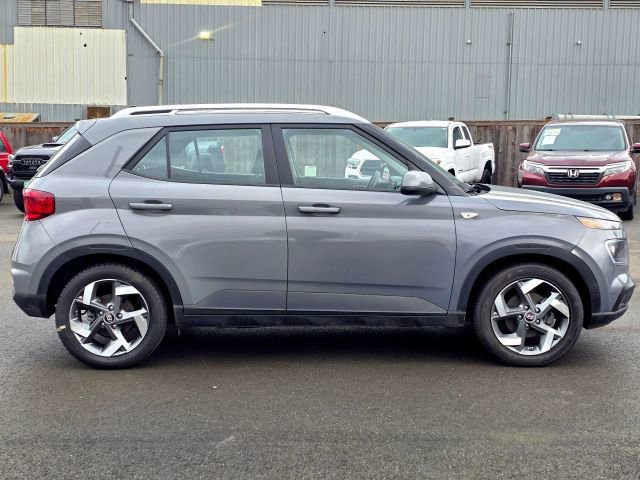 Used 2022 Hyundai Venue SEL FWD image 8