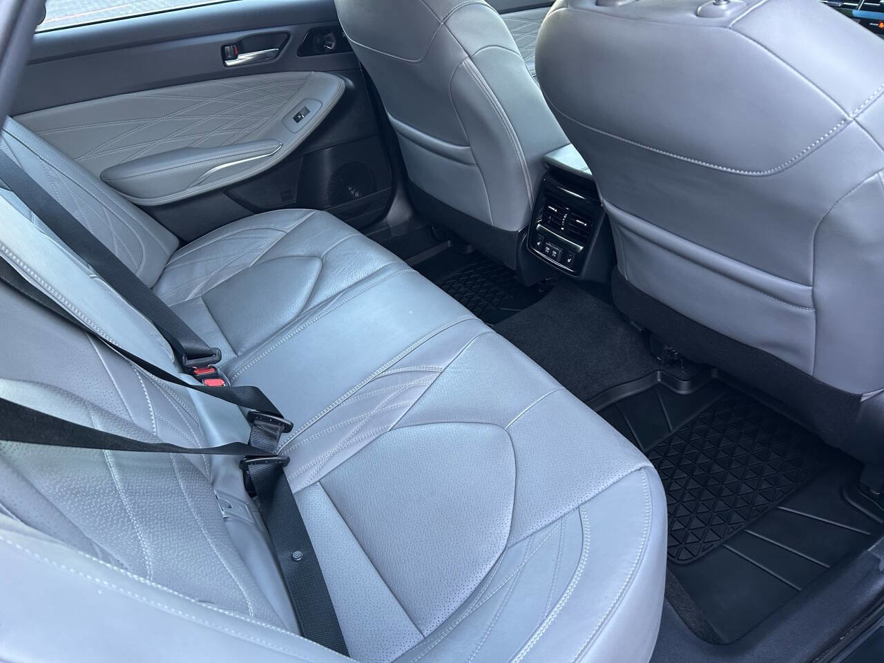 Used 2020 Toyota Avalon Limited image 7