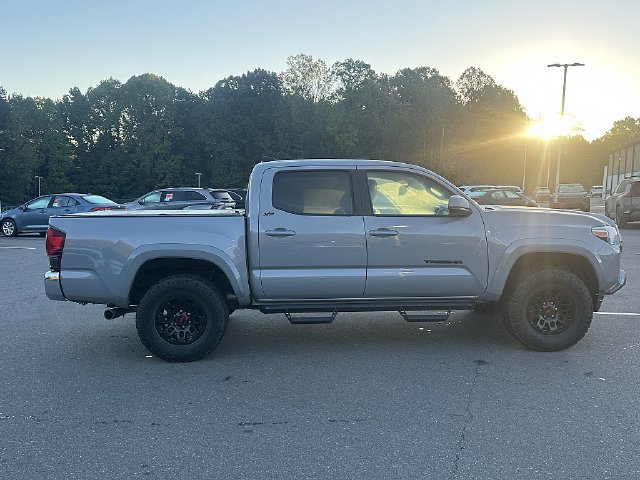 Used 2021 Toyota Tacoma SR5 RWD image 9
