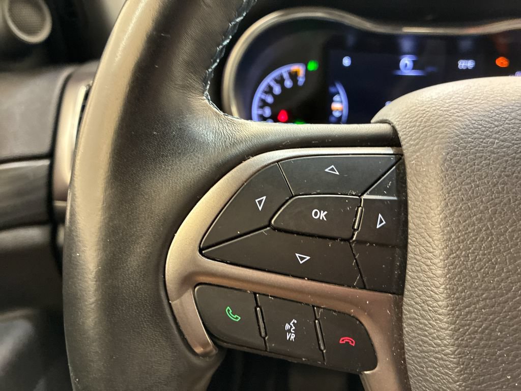 Used 2019 Jeep Grand Cherokee Laredo AWD/4WD image 18