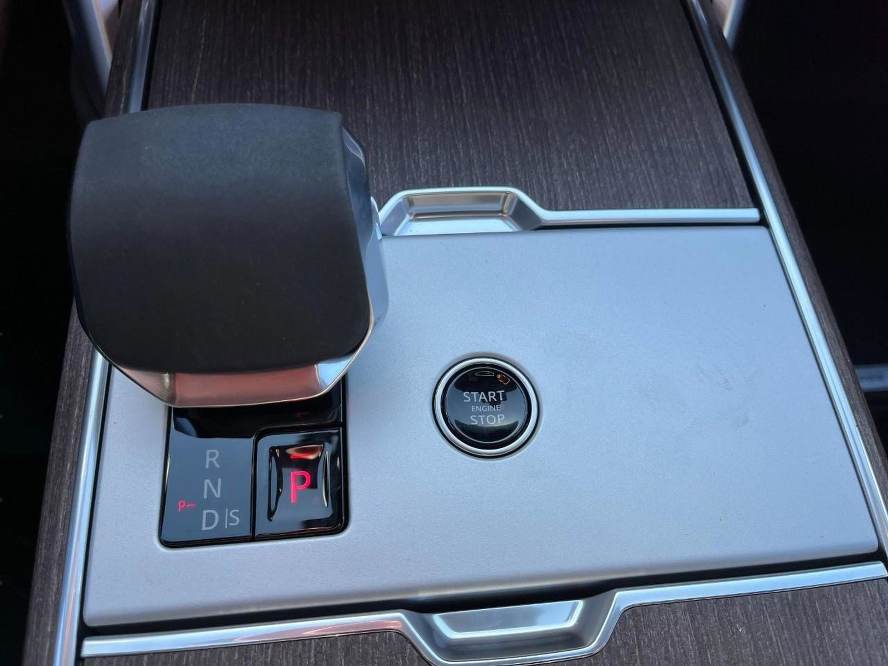 New 2025 Land Rover Range Rover SE image 28