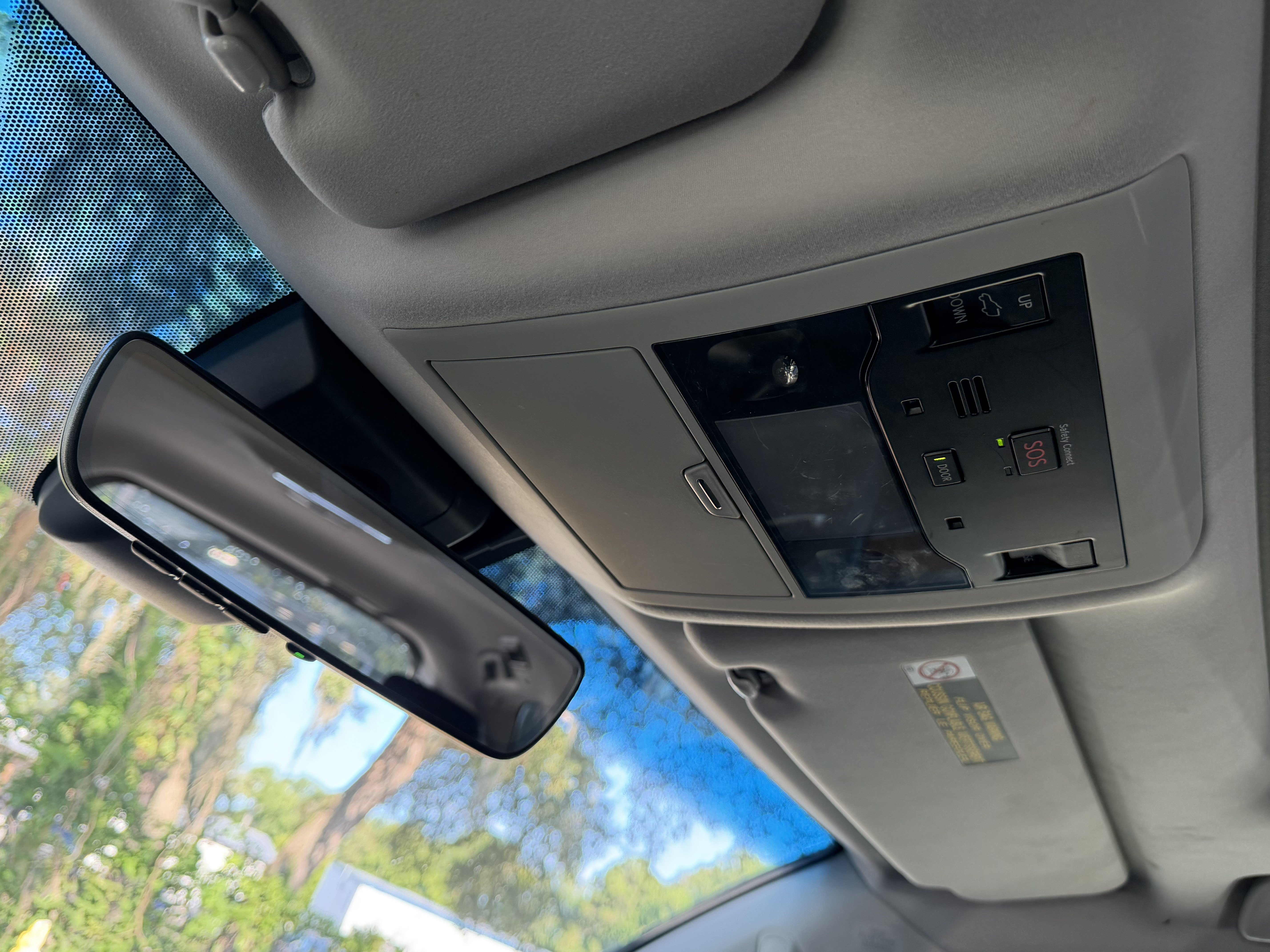 Used 2020 Lexus LX 570 4WD w/ Luxury Package image 29