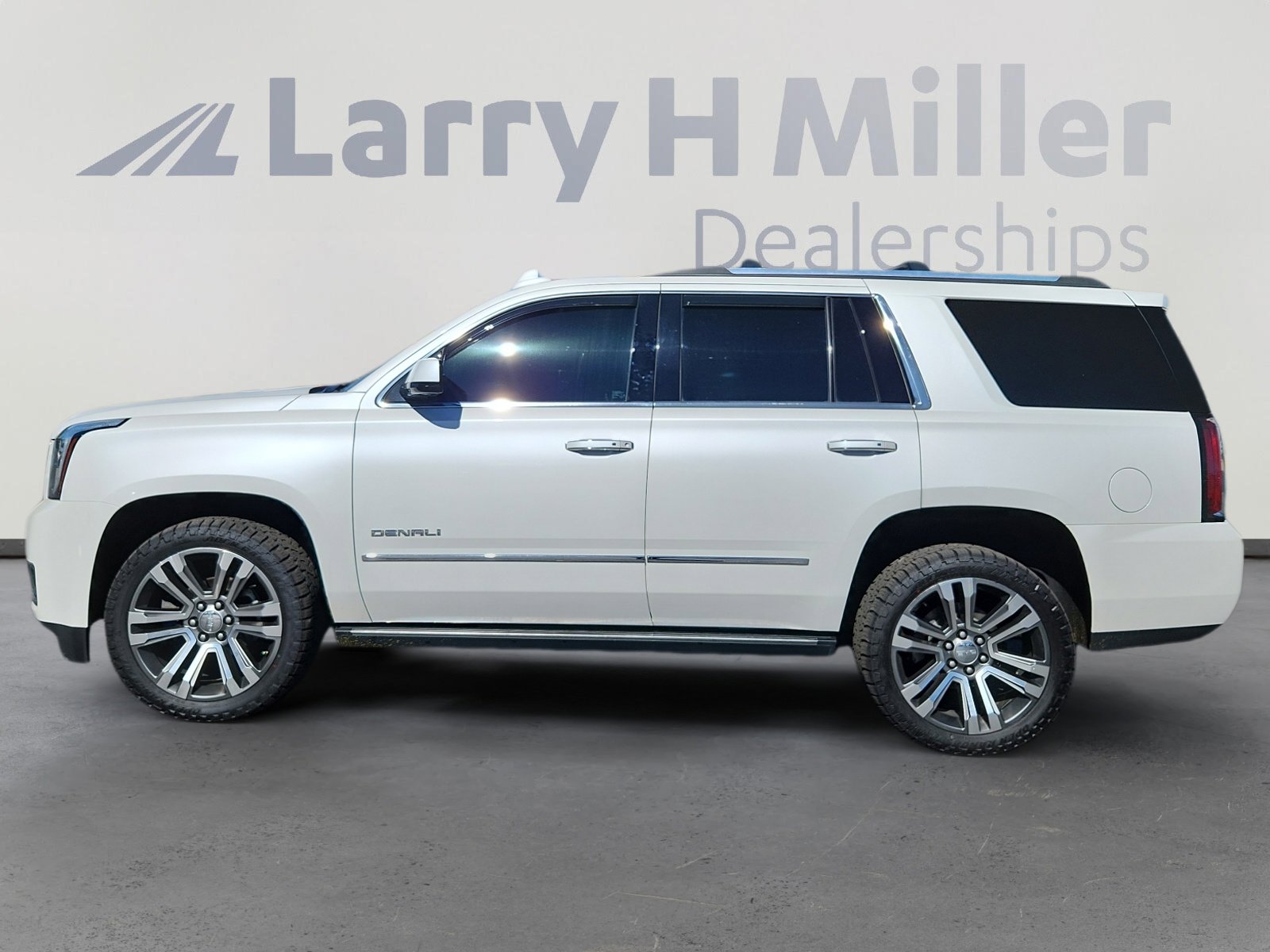 Used 2018 GMC Yukon Denali w/ Denali Ultimate Package image 2