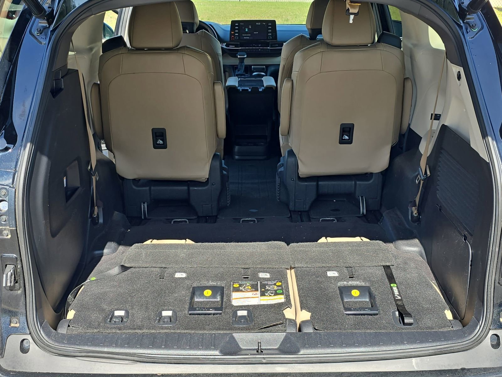 Used 2021 Toyota Sienna XLE image 18