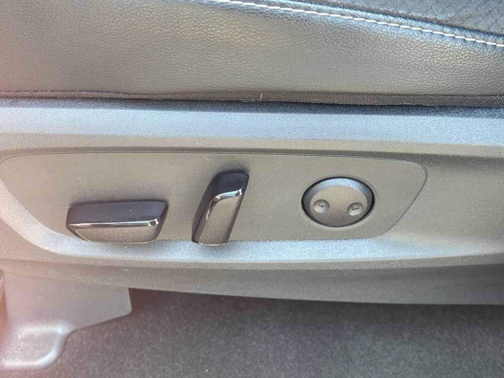 Used 2024 Nissan Pathfinder SL AWD/4WD image 15