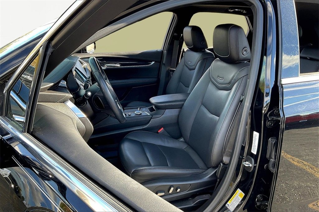 Used 2022 Cadillac XT5 Premium Luxury w/ LPO, Floor Liner Package image 22