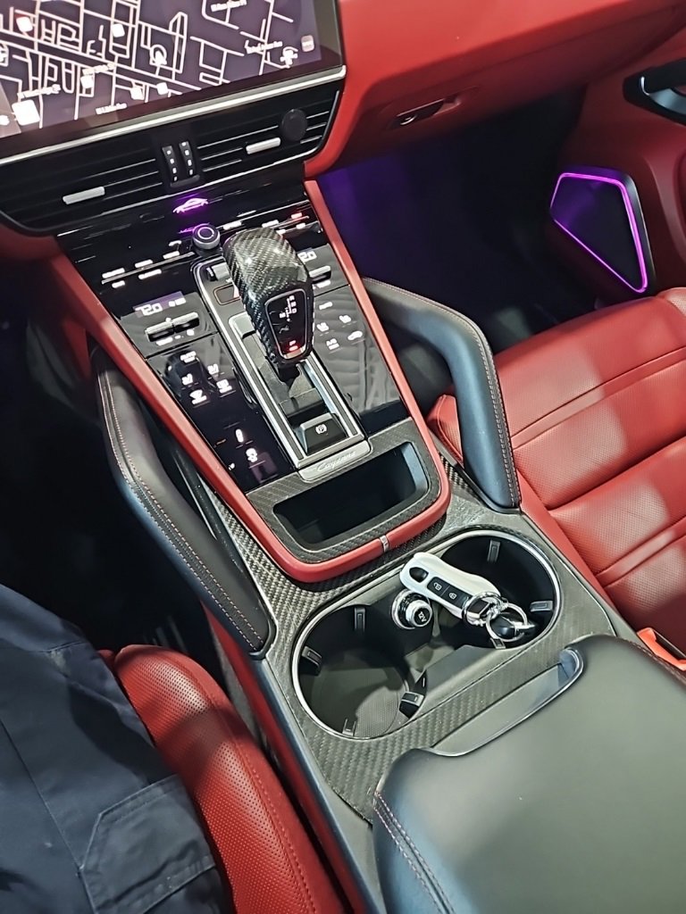 Used 2022 Porsche Cayenne Coupe image 34