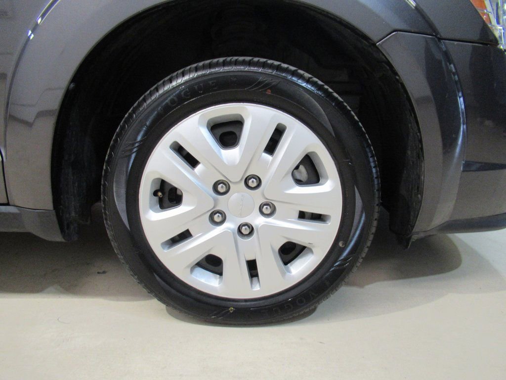 Used 2019 Dodge Journey SE image 12