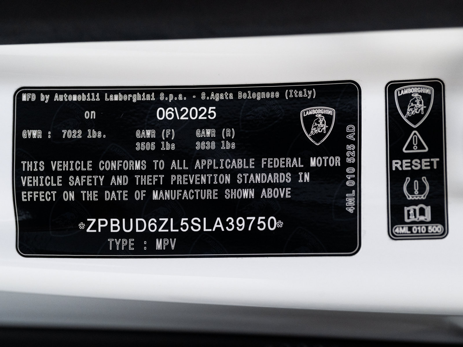 Used 2025 Lamborghini Urus SE AWD/4WD image 43