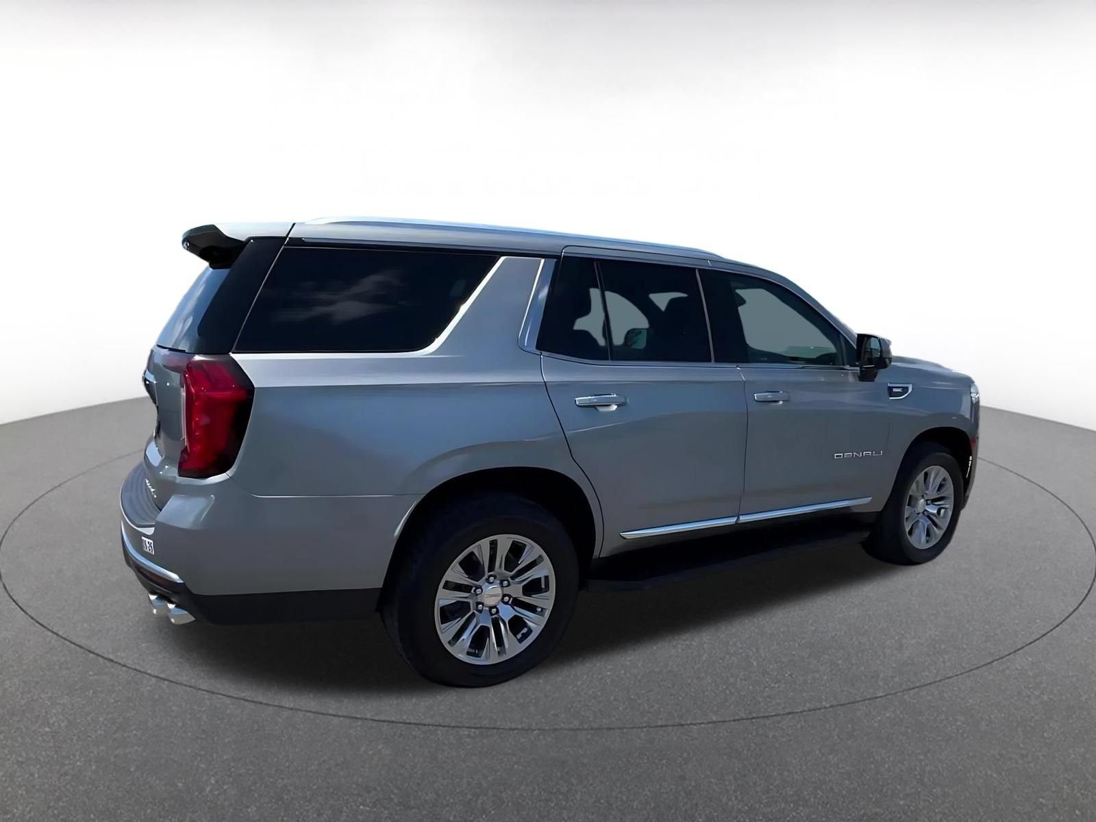 Used 2023 GMC Yukon Denali RWD image 13
