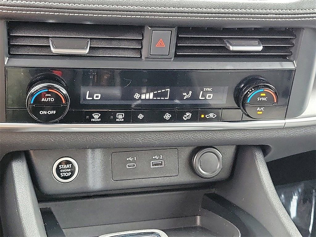 Used 2023 Nissan Rogue SV image 9