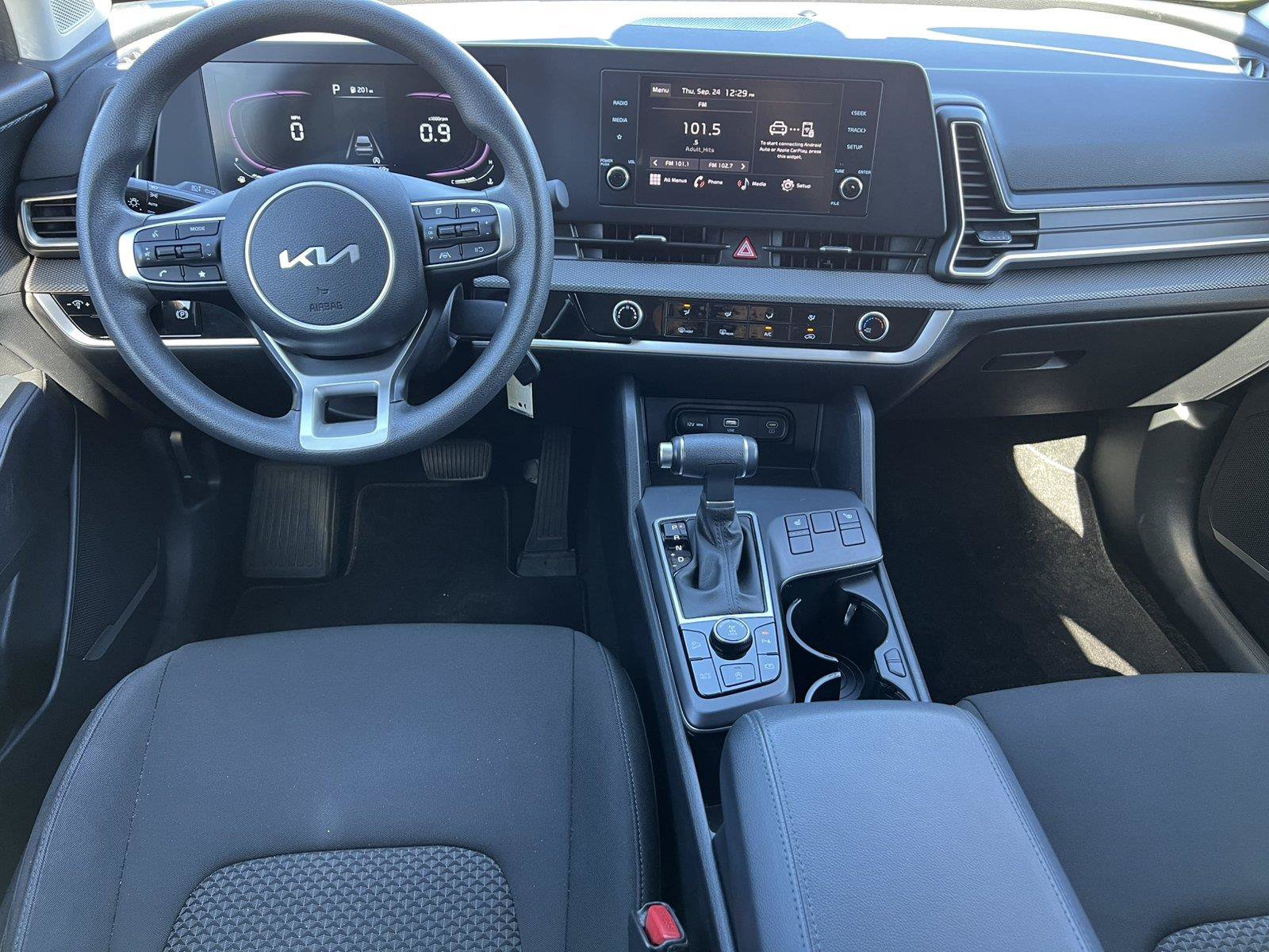 Used 2023 Kia Sportage LX AWD/4WD image 2