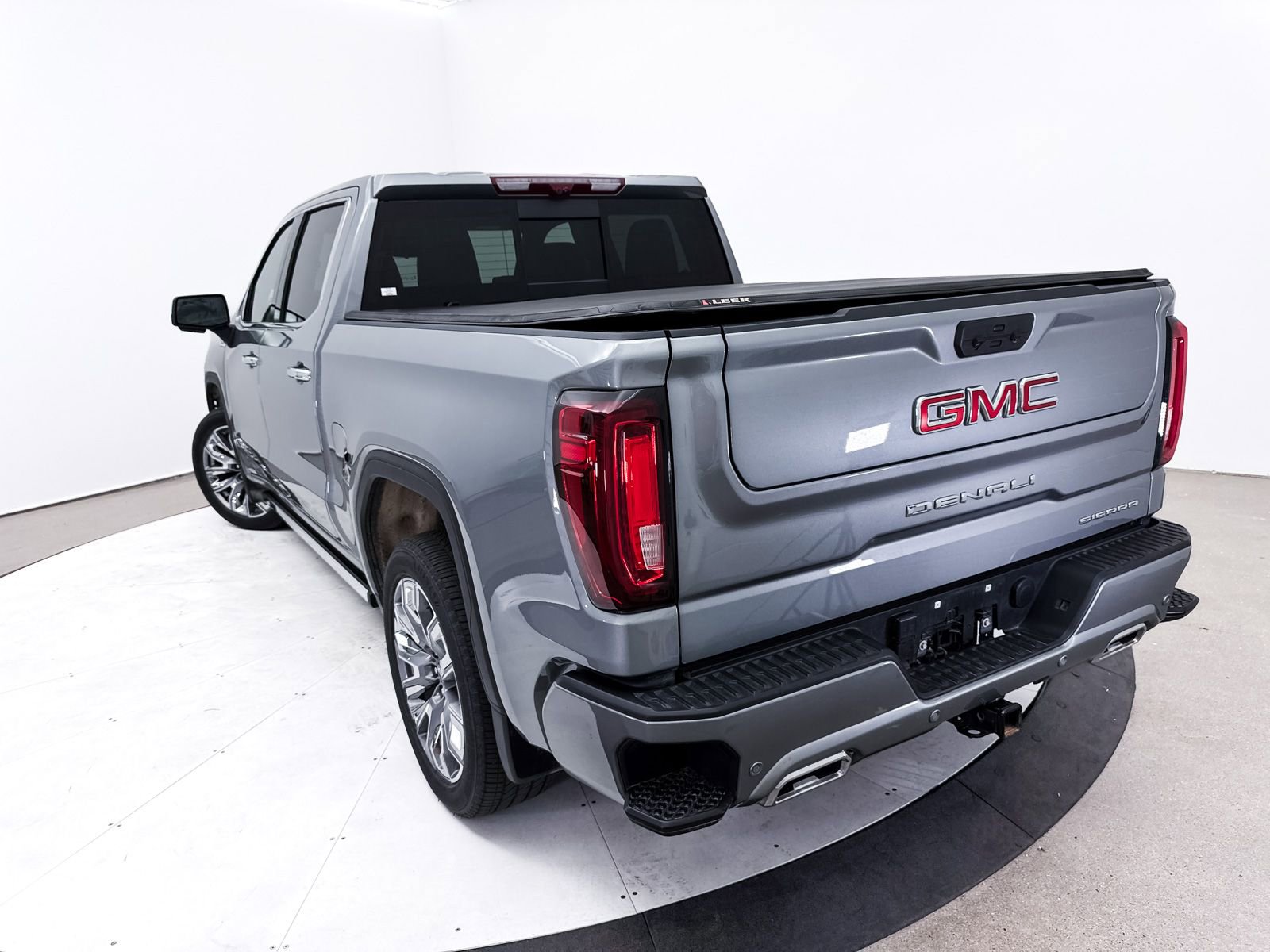 Used 2025 GMC Sierra 1500 Denali image 9
