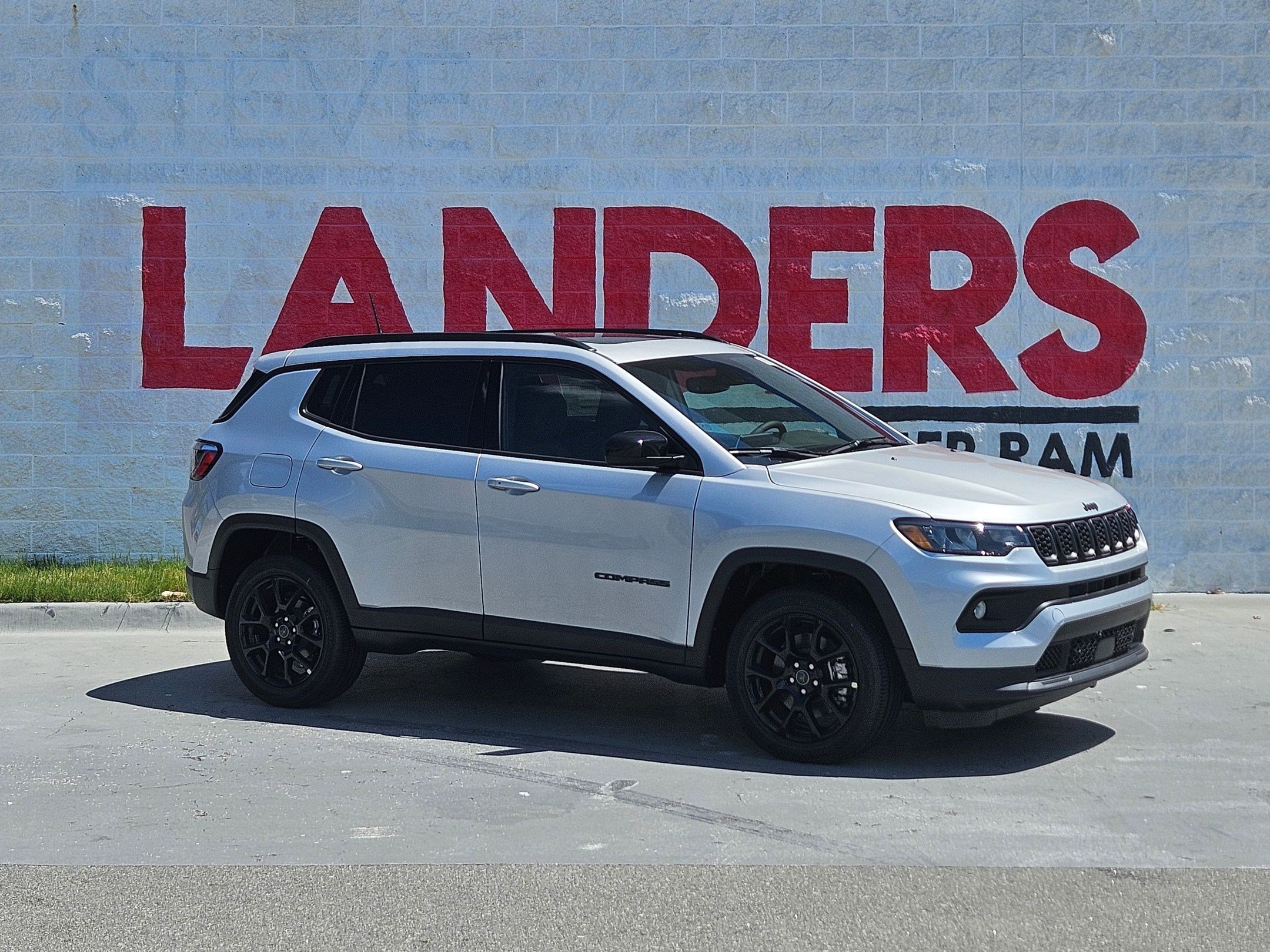 New 2025 Jeep Compass Latitude w/ Sun & Sound Group
