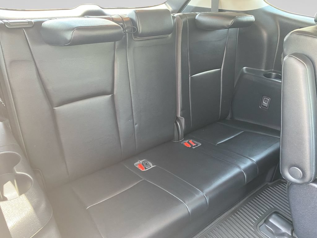 Used 2021 Toyota Highlander XLE AWD/4WD image 14