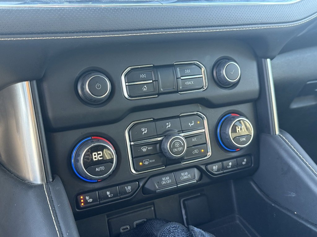 Used 2023 Chevrolet Suburban Premier image 19