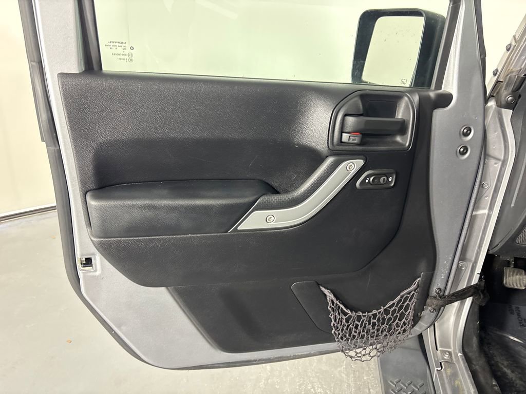 Used 2016 Jeep Wrangler Unlimited Sahara w/ Connectivity Group image 23