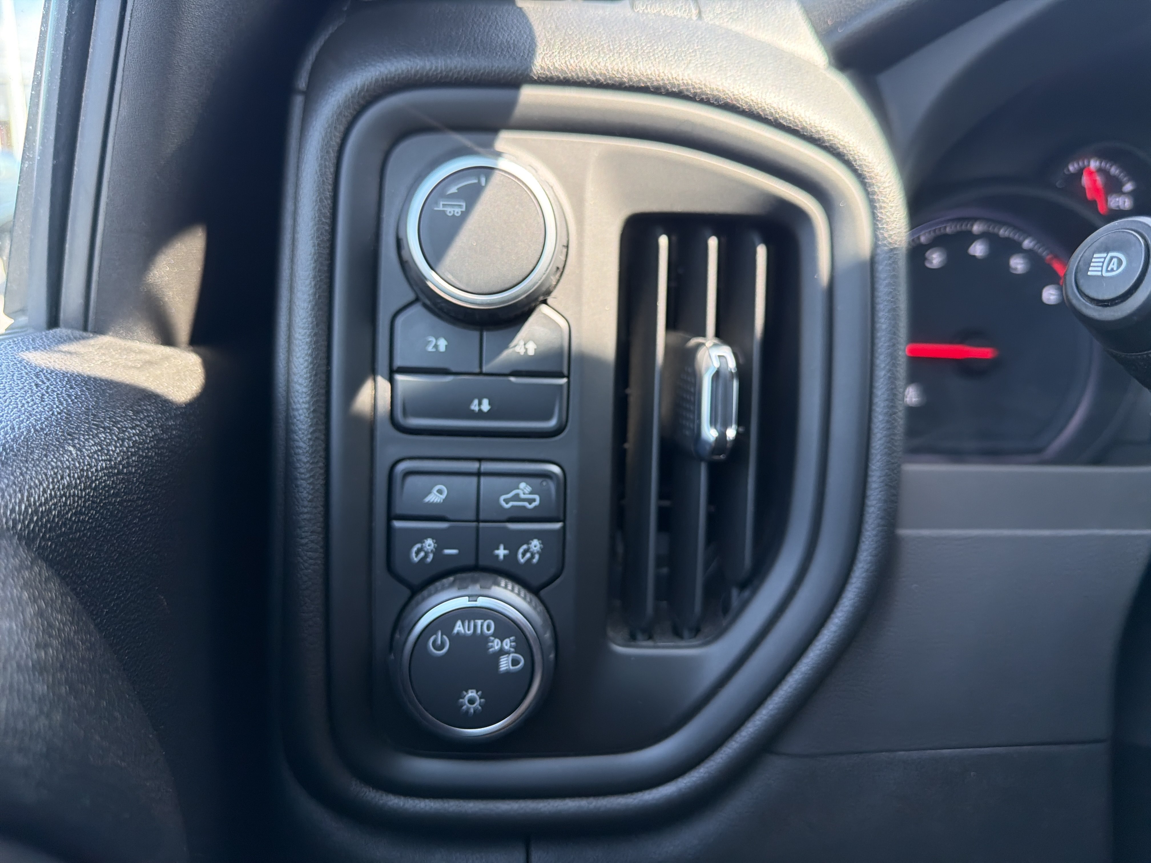 Used 2024 Chevrolet Silverado 2500 Custom w/ Custom Value Package AWD/4WD image 27
