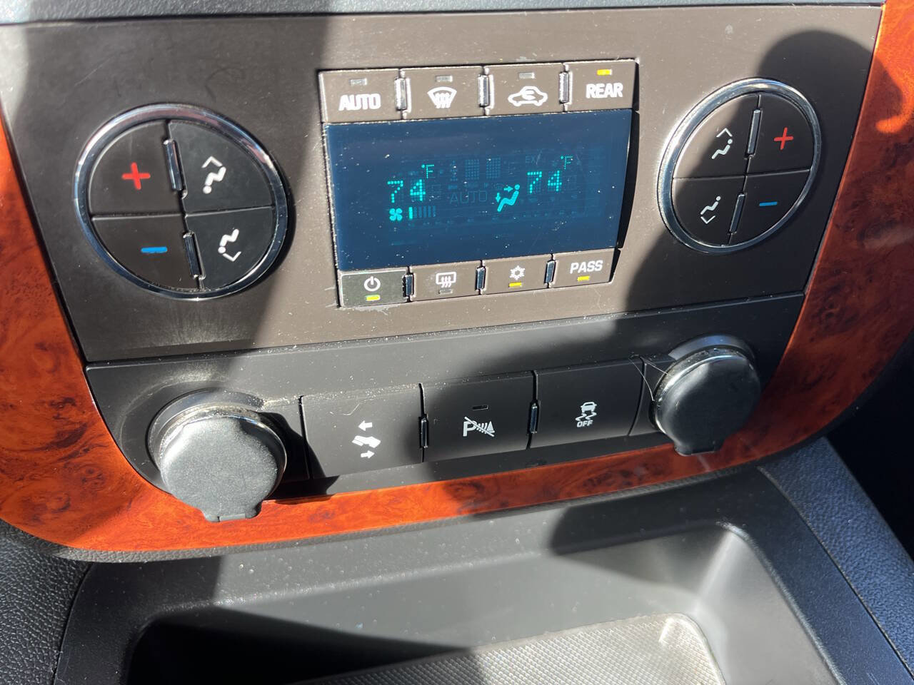 Used 2013 Chevrolet Tahoe LT AWD/4WD image 21