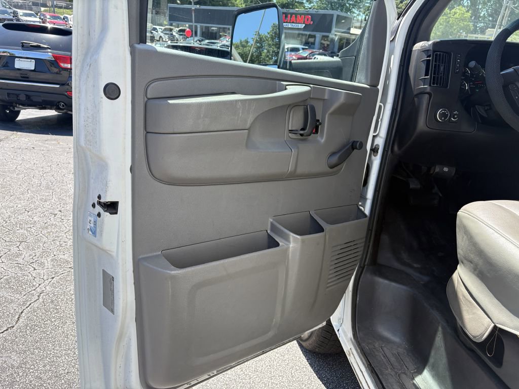Used 2013 Chevrolet Express 4500 Extended RWD image 12