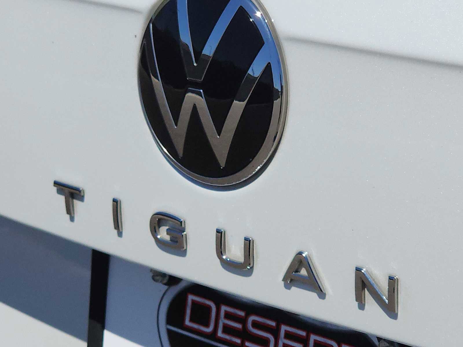 Used 2022 Volkswagen Tiguan SEL R-Line AWD/4WD image 11