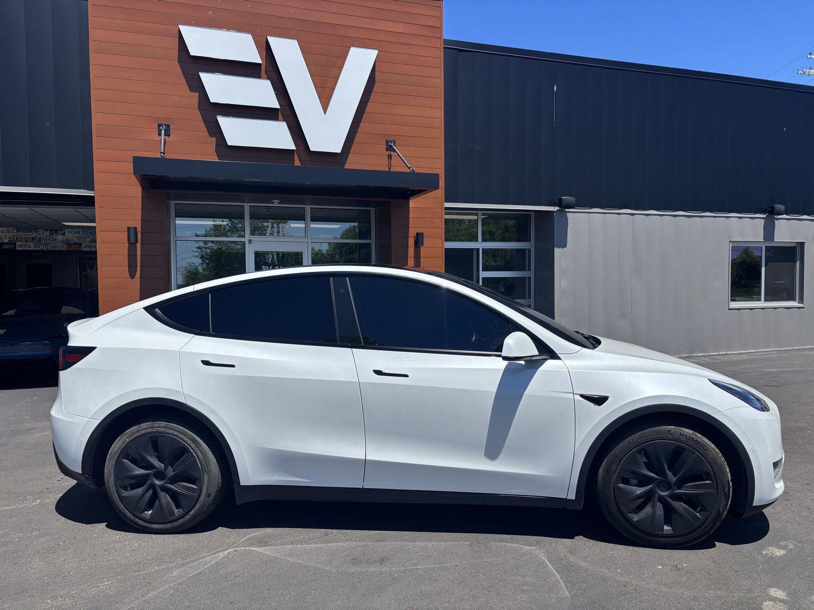 Used 2021 Tesla Model Y Long Range AWD/4WD image 2