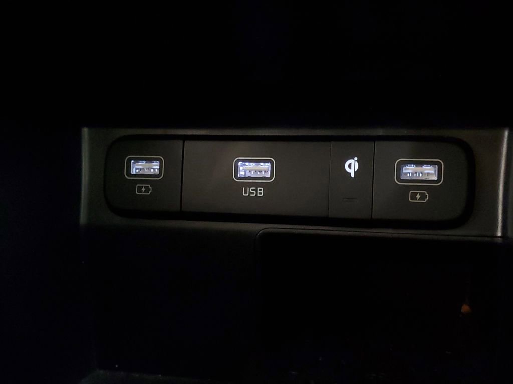 Used 2023 Kia Sorento SX image 22