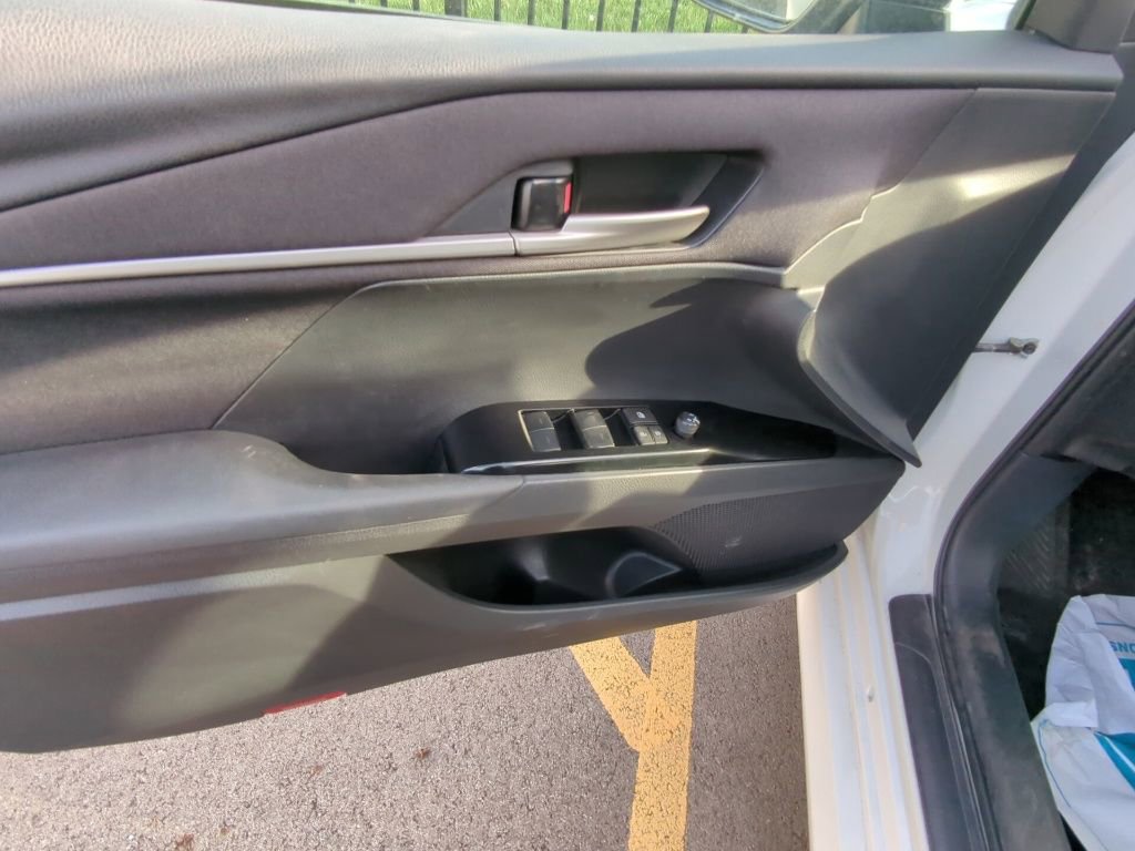 Used 2025 Toyota Camry LE image 8