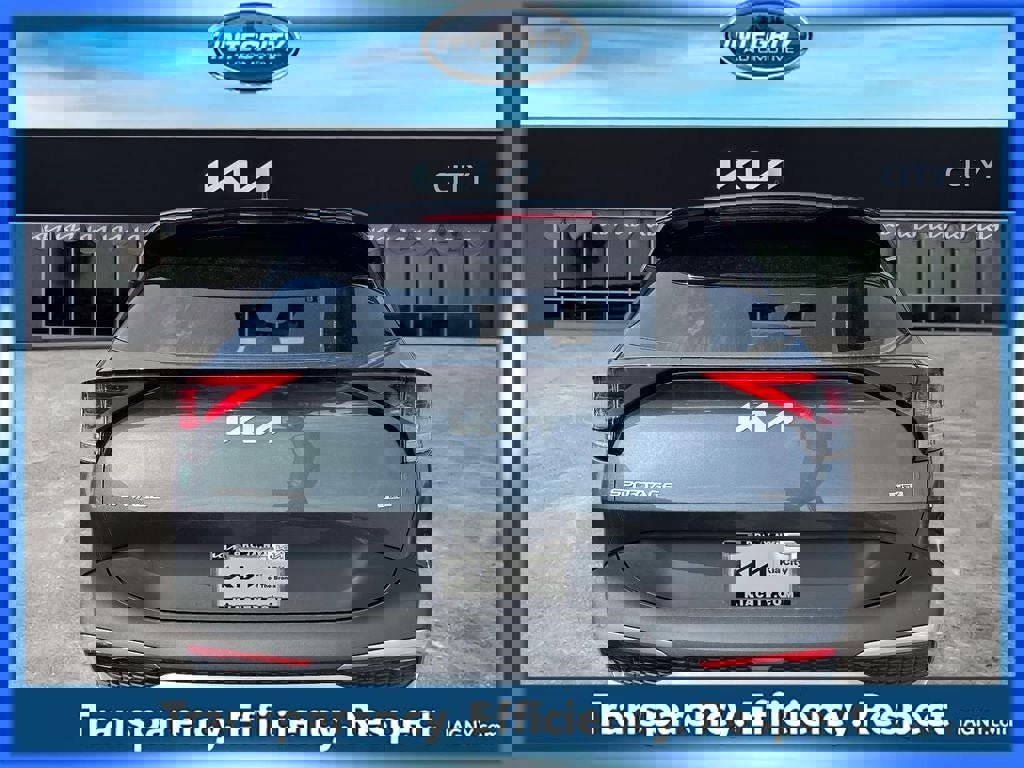 Certified 2025 Kia Sportage LX image 4