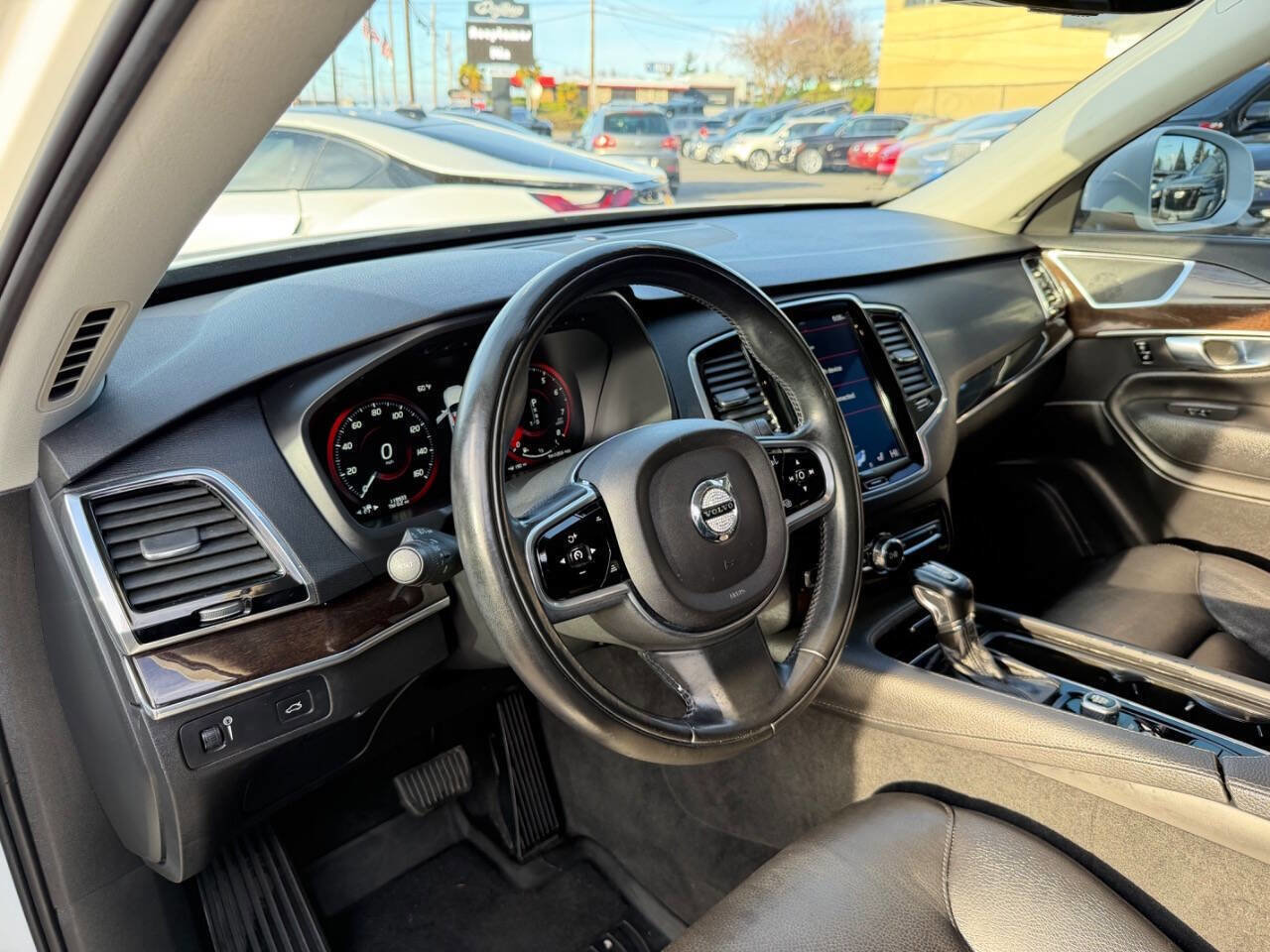 Used 2018 Volvo XC90 T6 Momentum w/ Convenience Package AWD/4WD image 40
