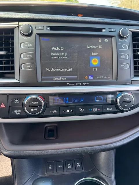 Used 2018 Toyota Highlander Plus AWD/4WD image 24