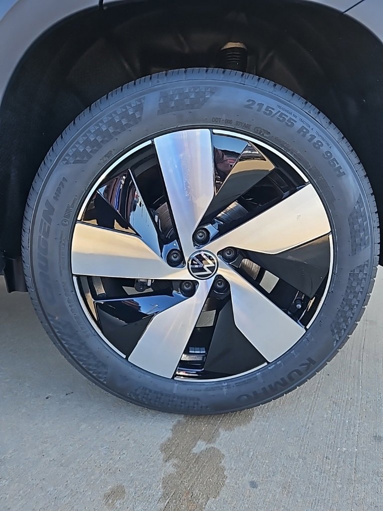 New 2026 Volkswagen Taos S image 9