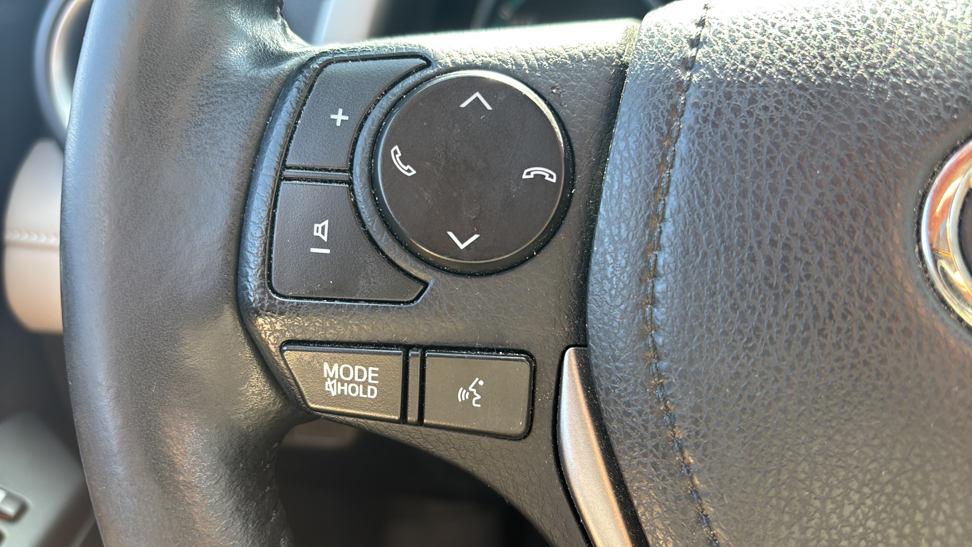 Used 2017 Toyota RAV4 XLE AWD/4WD image 25