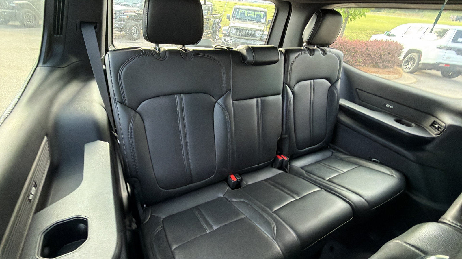 Used 2025 Jeep Wagoneer 4WD w/ Convenience Group I image 23