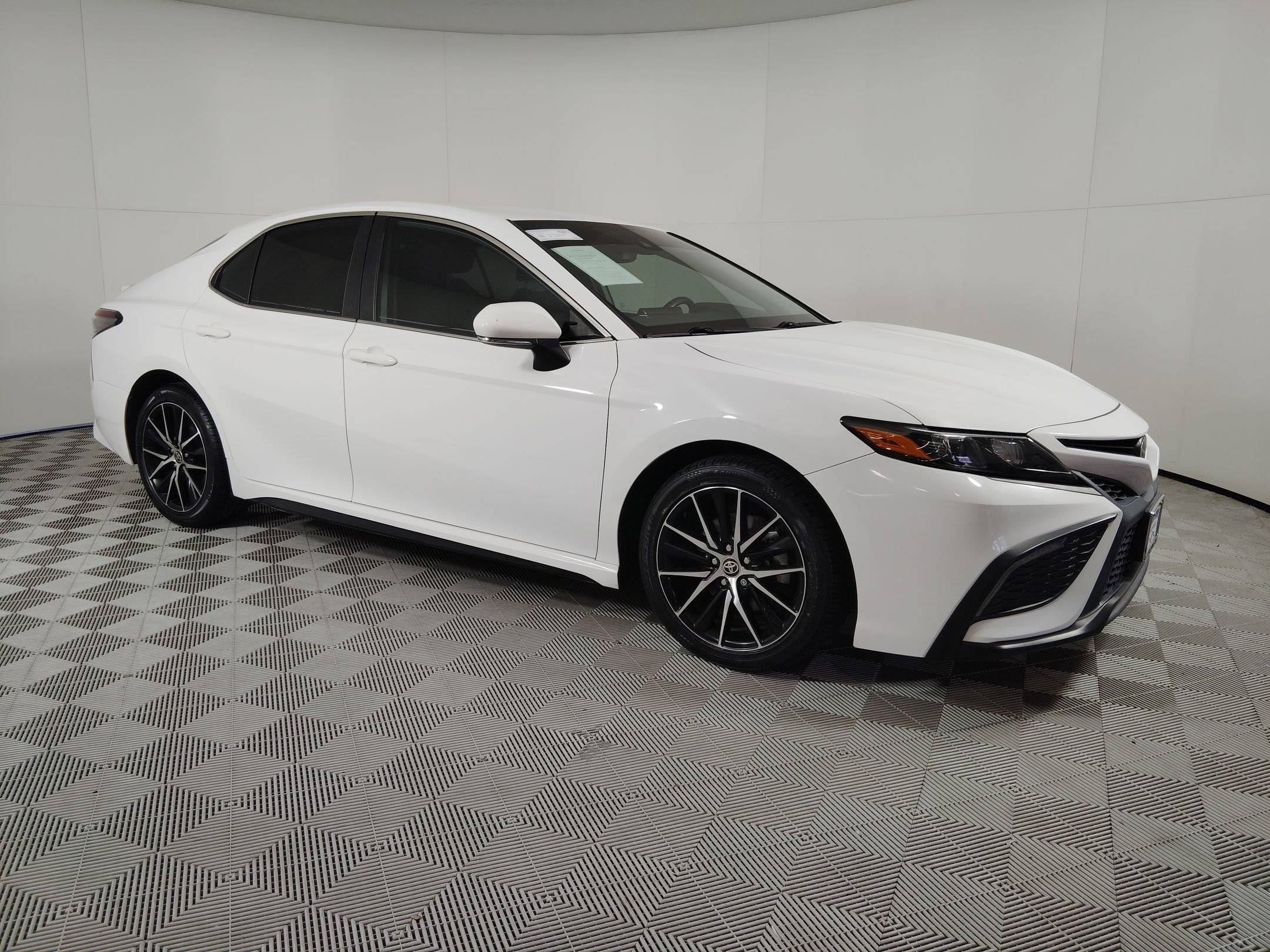 Used 2022 Toyota Camry SE image 21