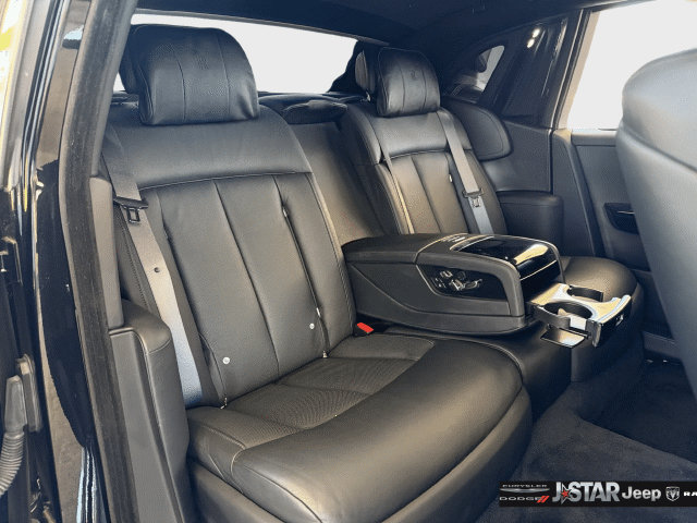 Used 2022 Rolls-Royce Phantom Sedan RWD image 30