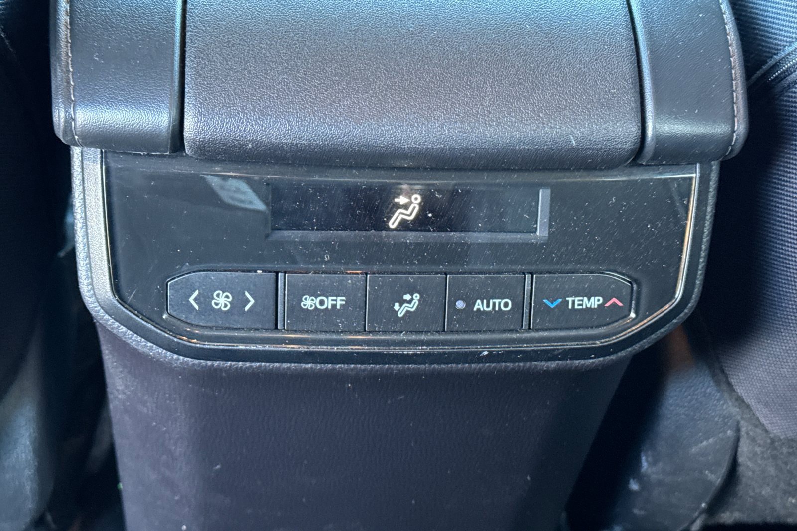 Used 2025 Toyota Highlander LE image 44