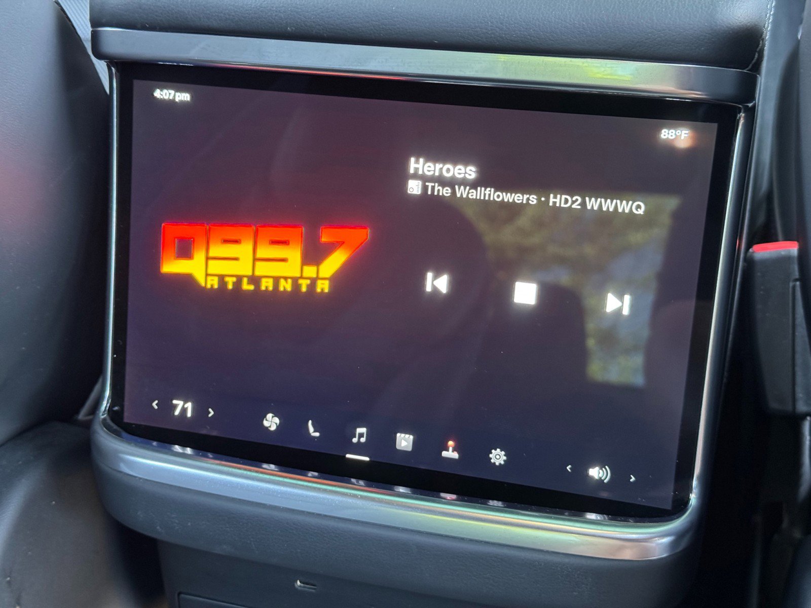 Used 2023 Tesla Model X image 40