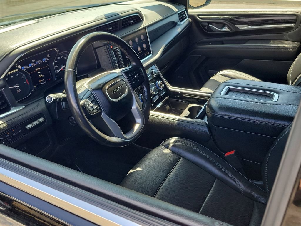 Used 2021 GMC Yukon XL Denali w/ Denali Premium Package image 10