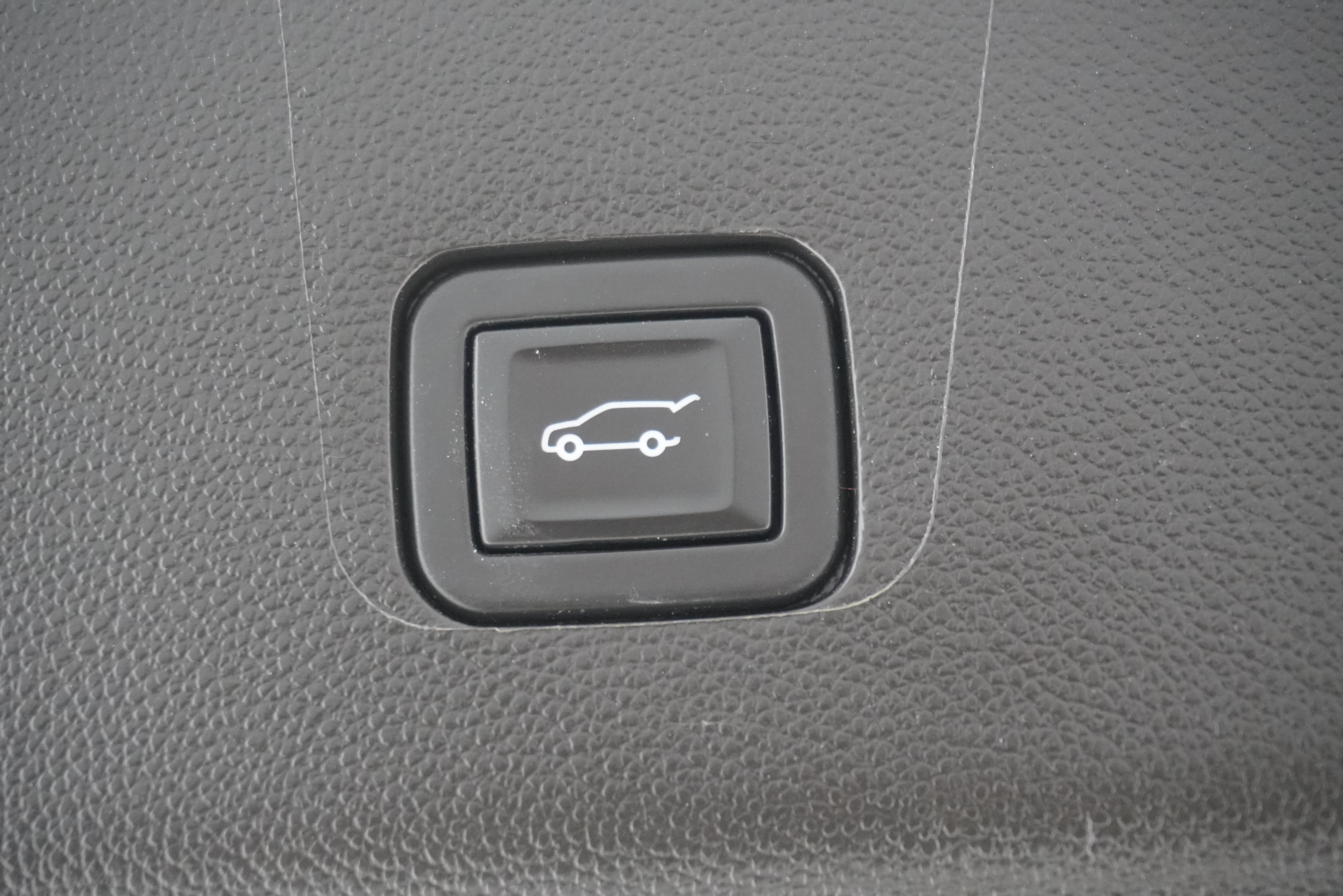 Used 2021 Chevrolet Traverse Premier w/ Redline Edition FWD image 31