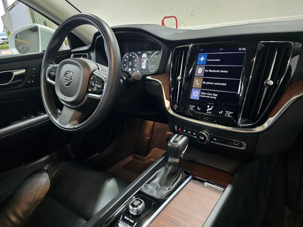 Used 2021 Volvo S60 T6 Momentum w/ Premium Package image 29