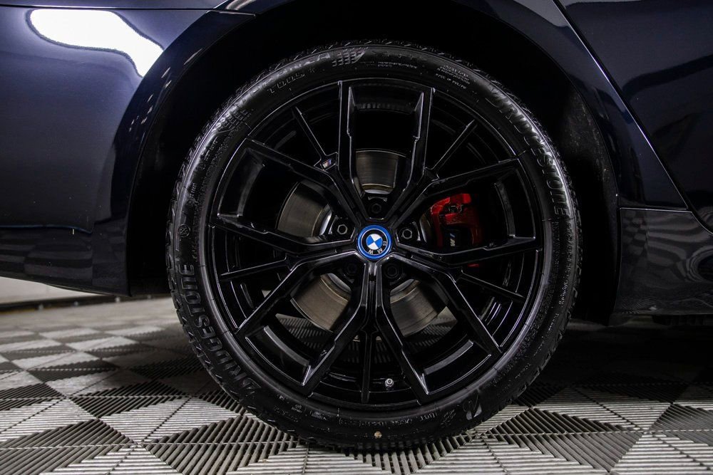 Used 2023 BMW 530e w/ M Sport Package image 42