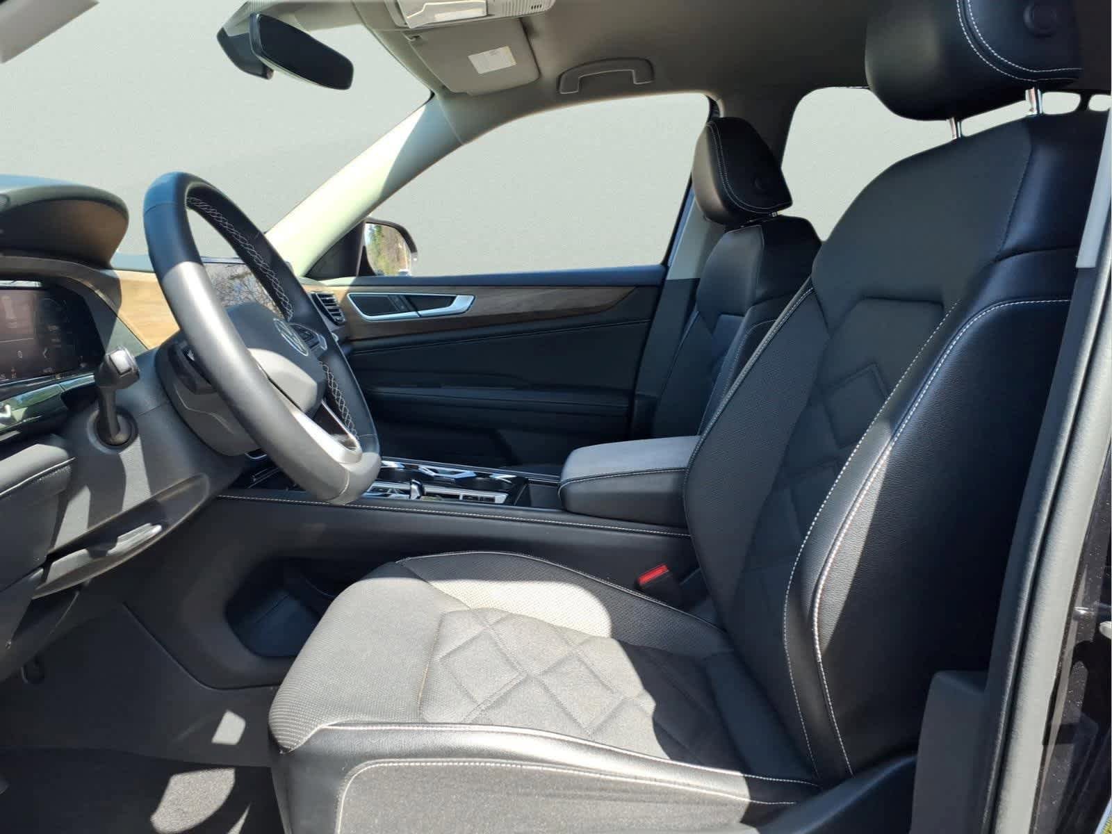 Used 2024 Volkswagen Atlas SE AWD/4WD image 15
