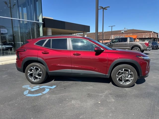 Used 2025 Chevrolet Trax LT w/ LT Convenience Package image 15