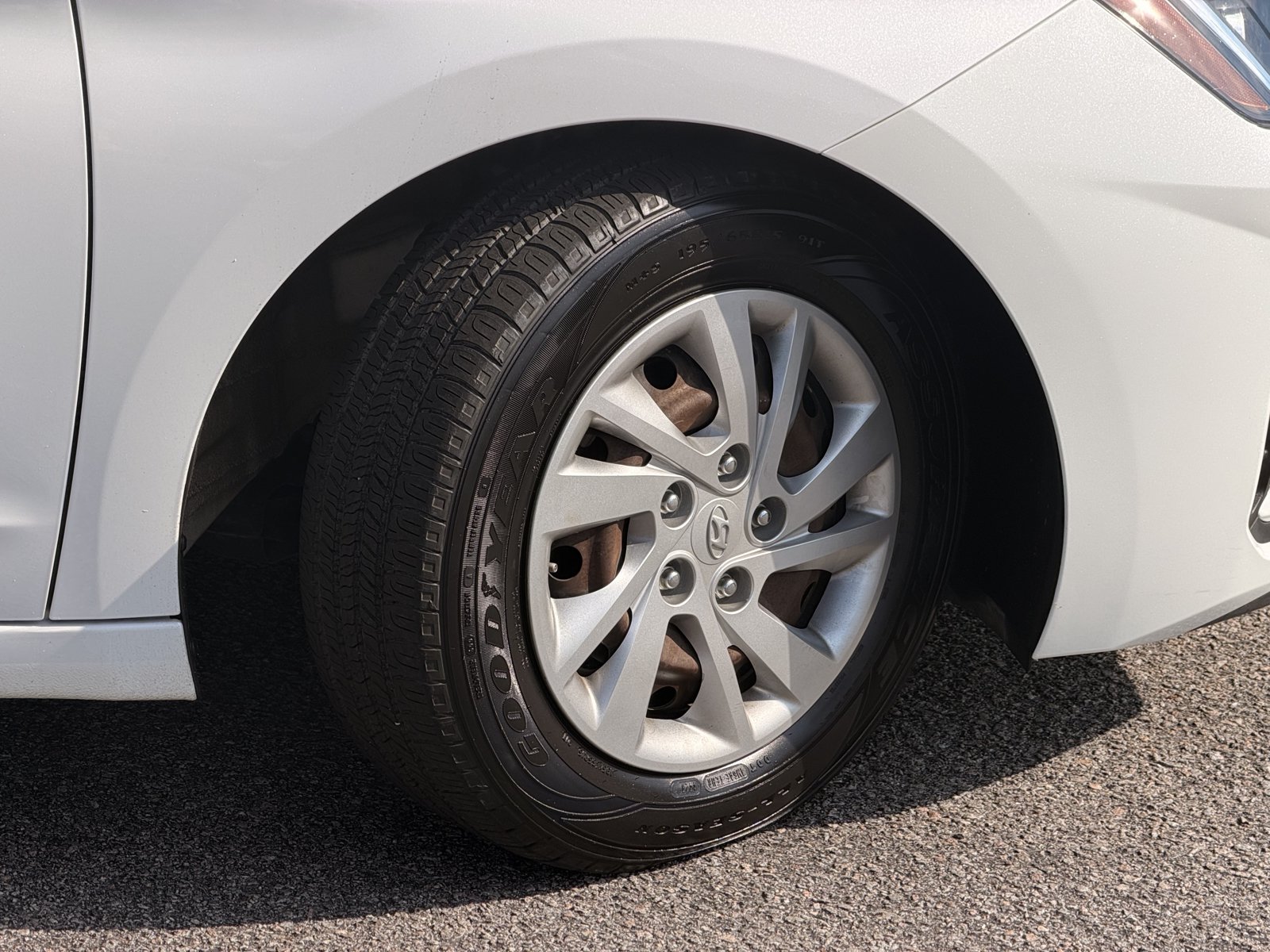 Used 2020 Hyundai Elantra SE w/ Cargo Package (C1) FWD image 5