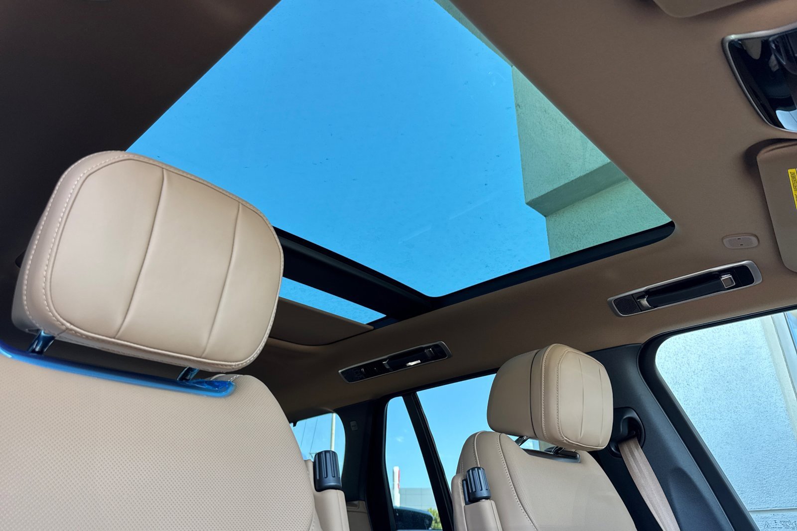 New 2025 Land Rover Range Rover SE image 16