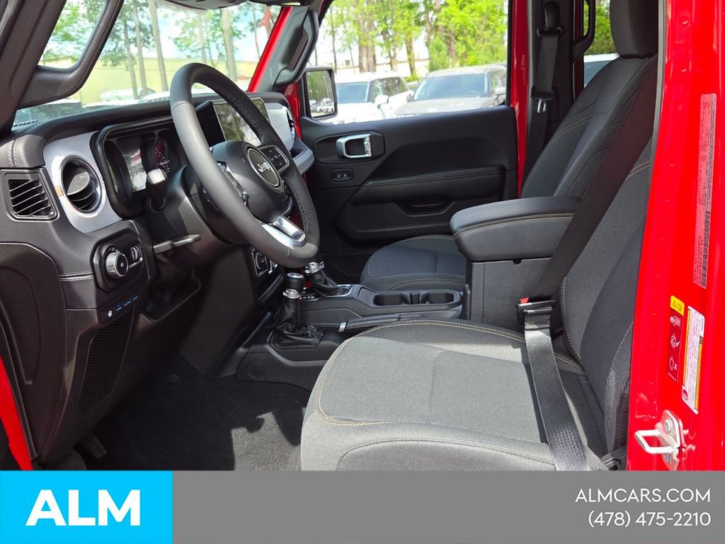 Used 2025 Jeep Wrangler Unlimited Sahara w/ Safety Group AWD/4WD image 7