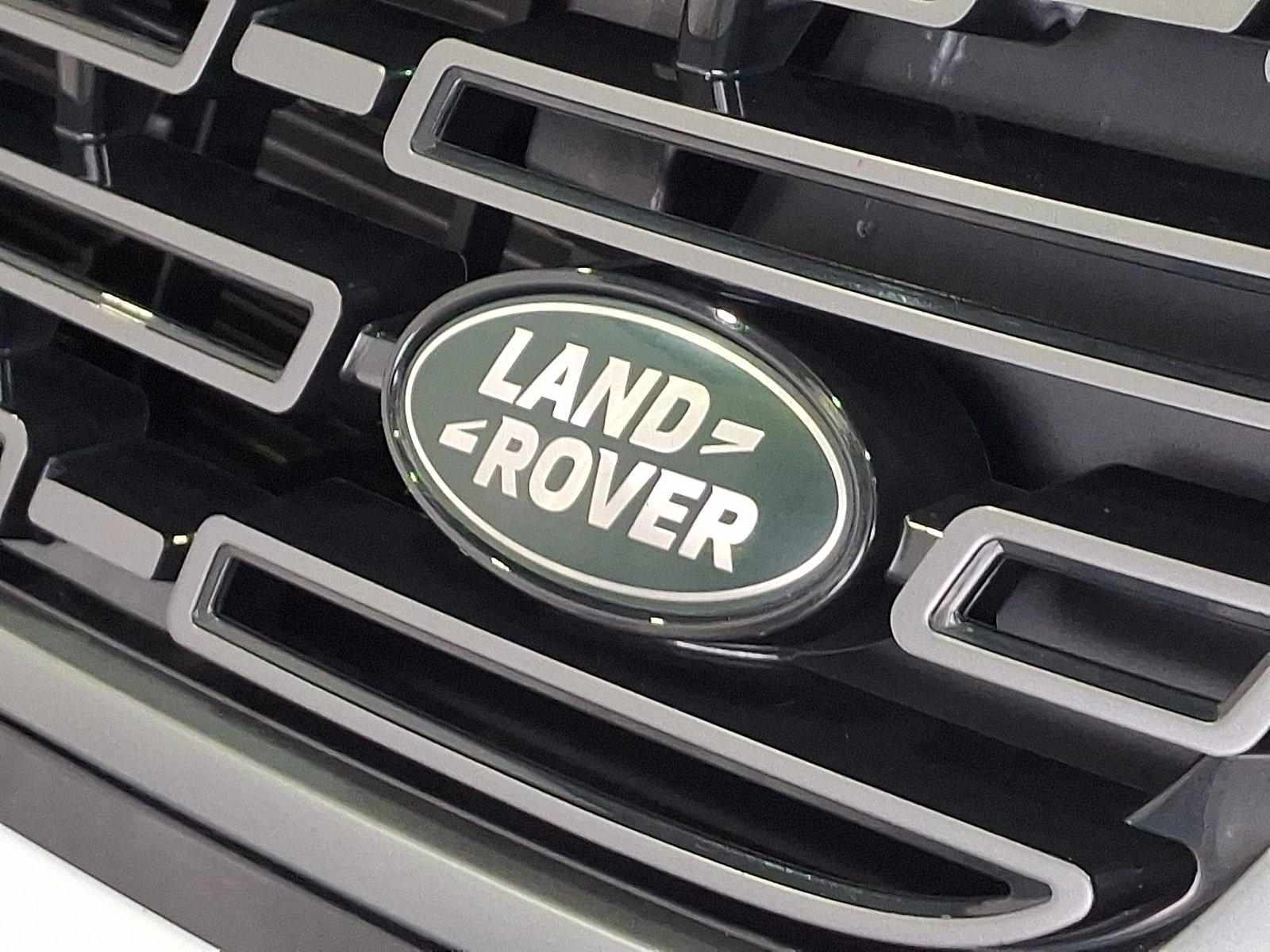 Certified 2026 Land Rover Range Rover Velar S AWD/4WD image 33